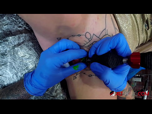 ❤️ Extrem tattooed Hottie Sully Savage krut en Tattoo op hirem Klitoris ❌ Anal Porno op Porno lb.xxxpornolive.ru ❌